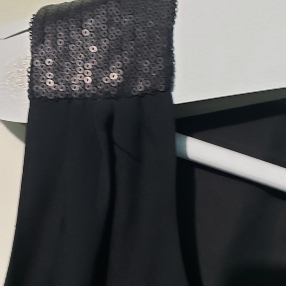 Black Sleeveless Silky Light-Weight Dress - Picture 3 of 5